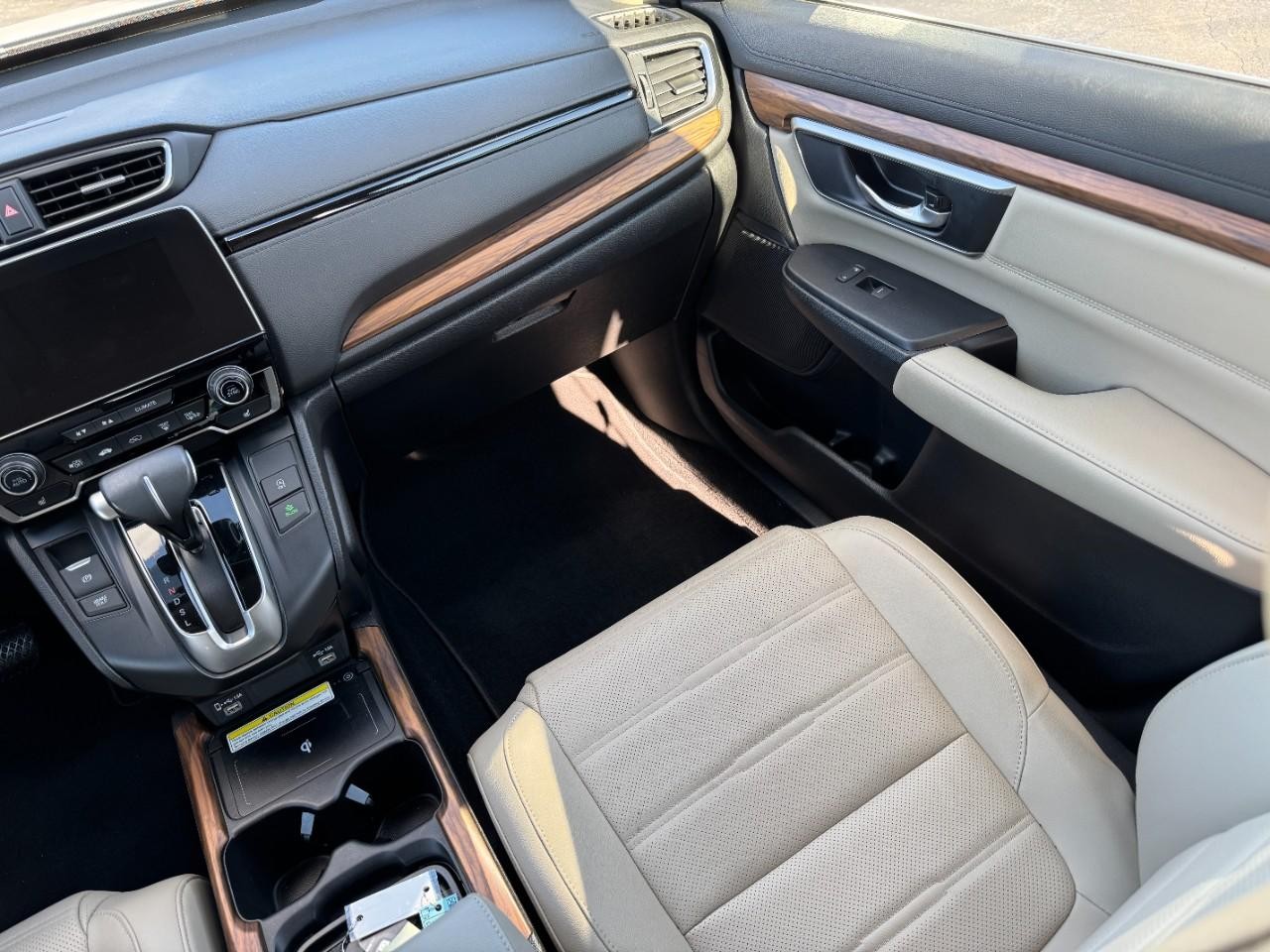 Honda CR-V Vehicle Full-screen Gallery Image 15