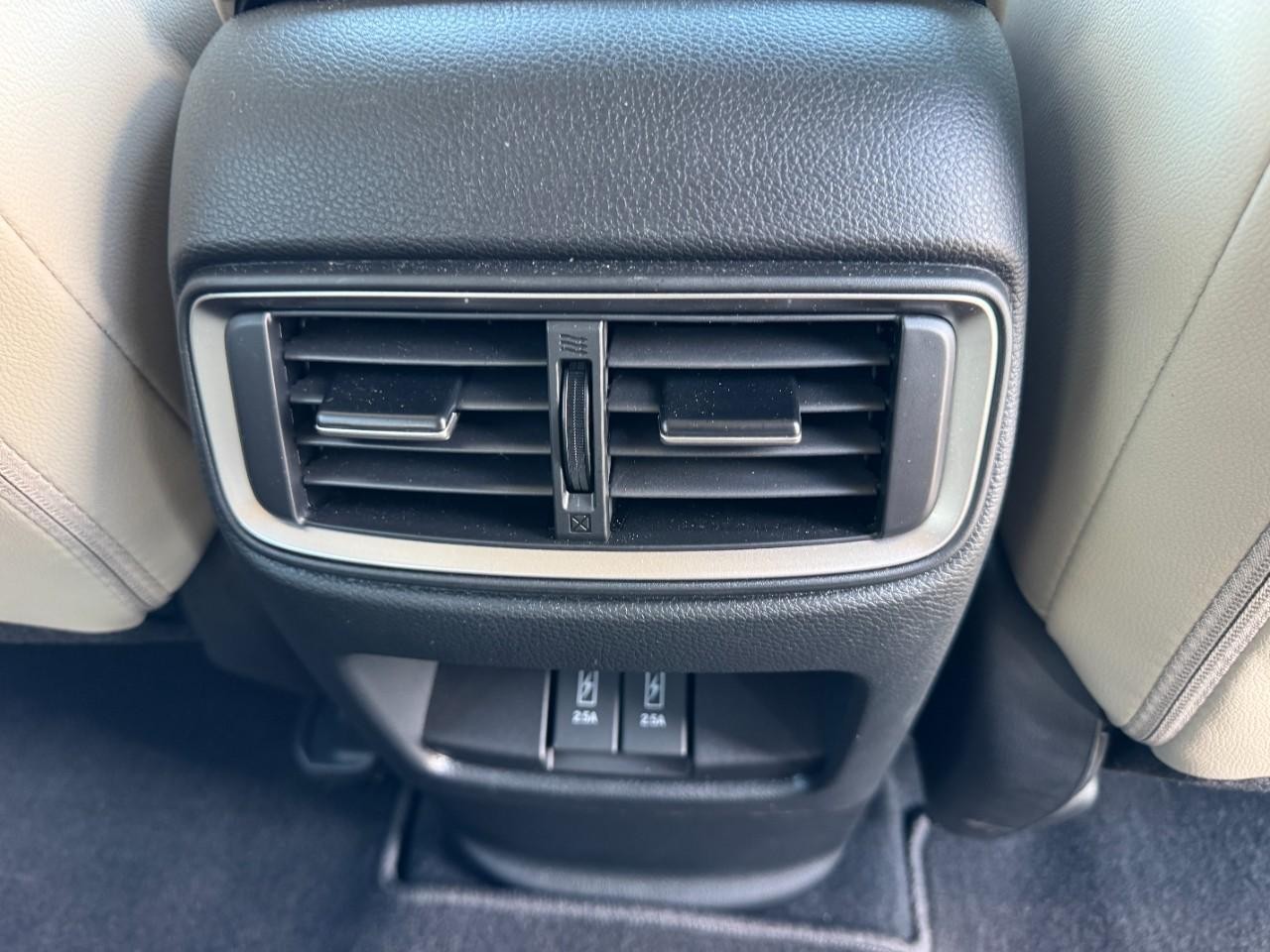 Honda CR-V Vehicle Full-screen Gallery Image 16