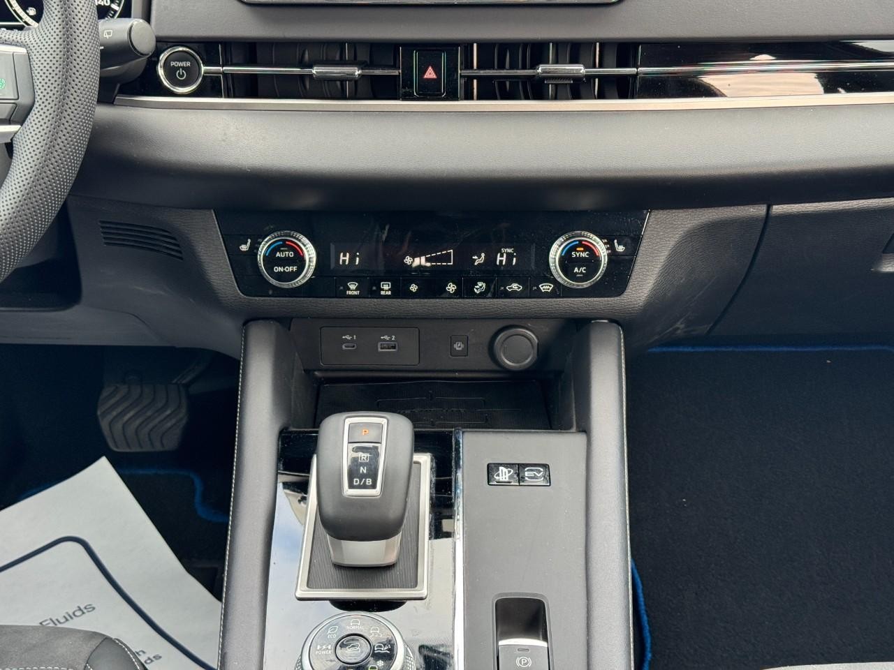 Mitsubishi Outlander PHEV Vehicle Full-screen Gallery Image 14