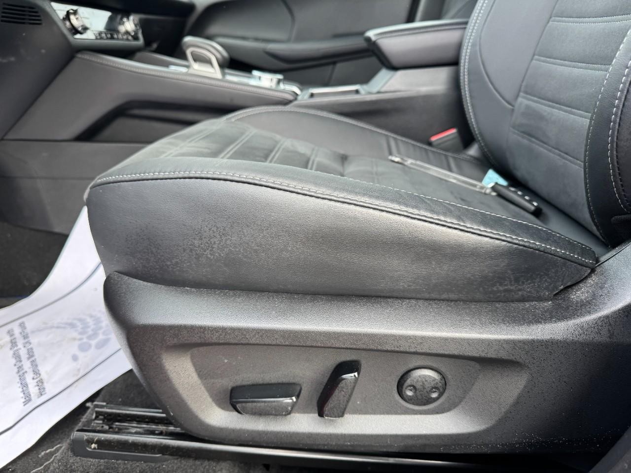 Mitsubishi Outlander PHEV Vehicle Full-screen Gallery Image 17