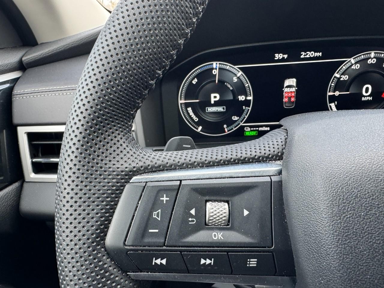 Mitsubishi Outlander PHEV Vehicle Full-screen Gallery Image 19