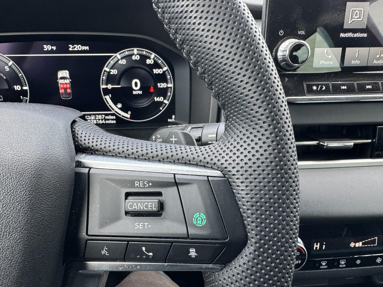 Mitsubishi Outlander PHEV Vehicle Full-screen Gallery Image 20