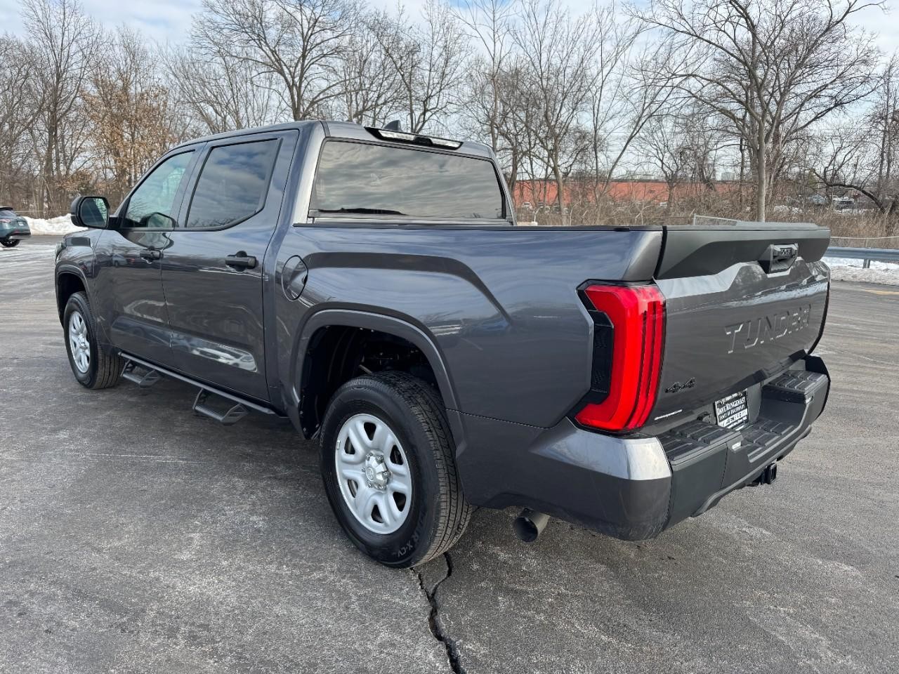 Toyota Tundra 4WD Vehicle Full-screen Gallery Image 06