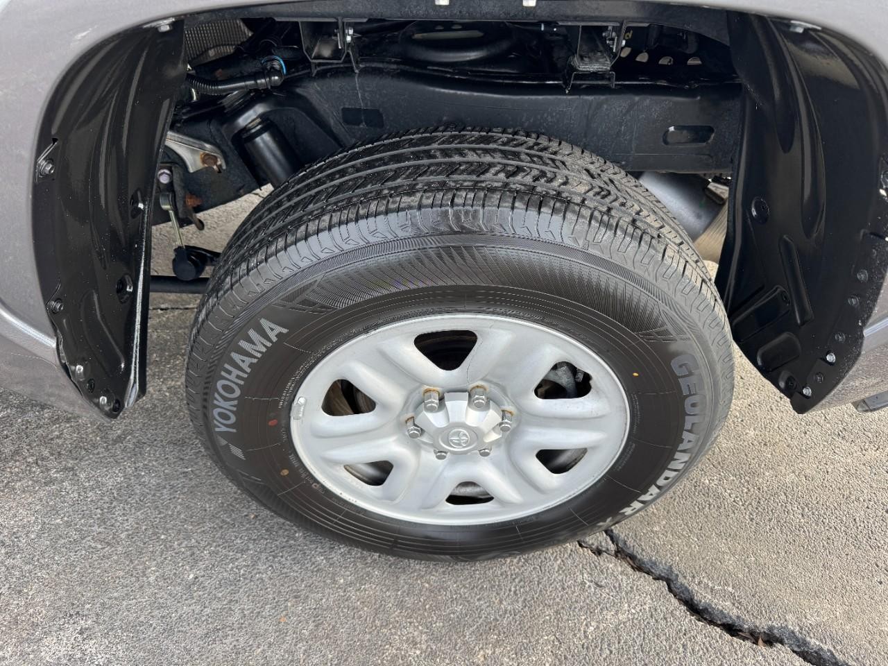 Toyota Tundra 4WD Vehicle Full-screen Gallery Image 07