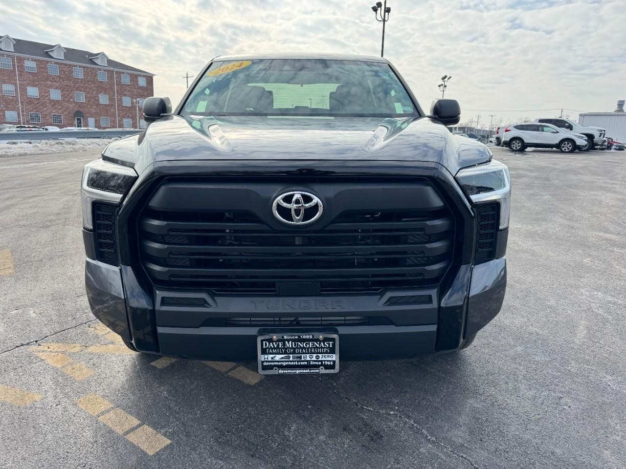 Toyota Tundra 4WD Vehicle Full-screen Gallery Image 09