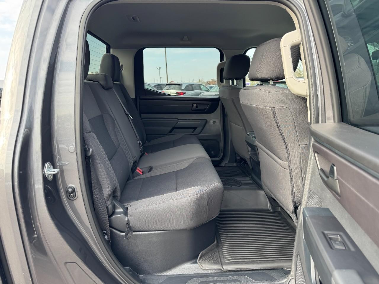 Toyota Tundra 4WD Vehicle Full-screen Gallery Image 10