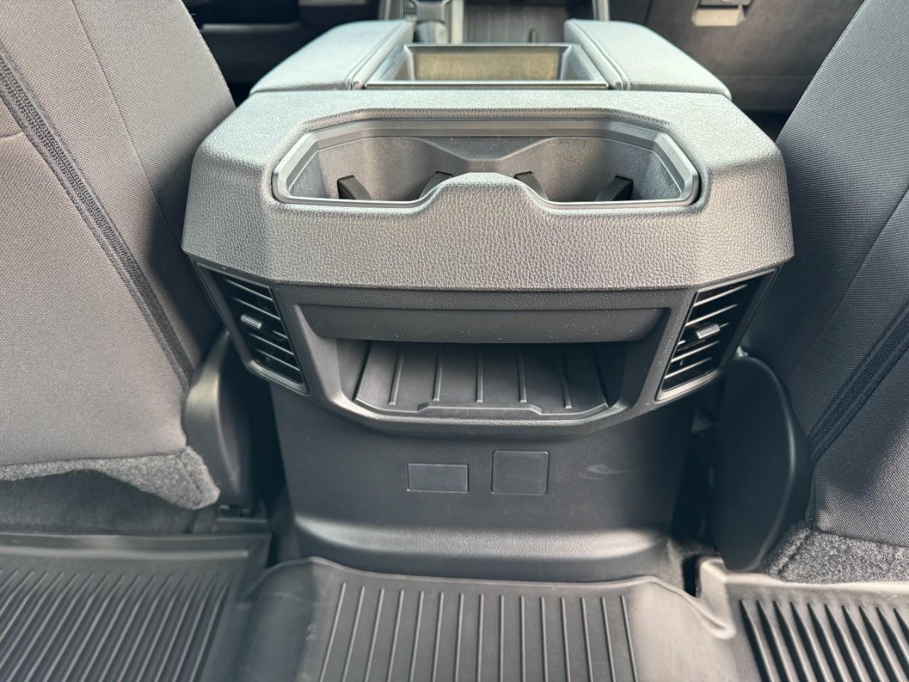 Toyota Tundra 4WD Vehicle Full-screen Gallery Image 12