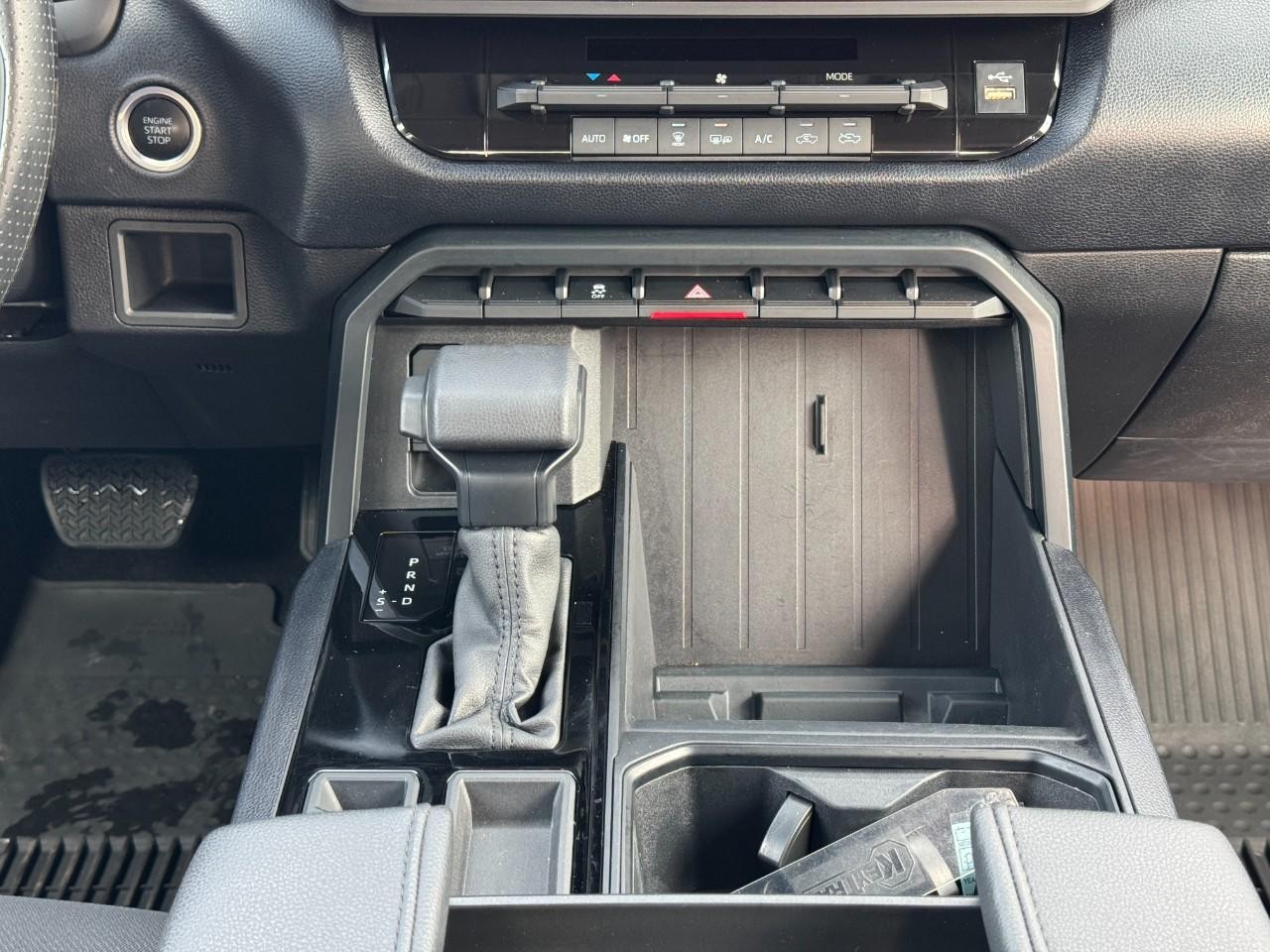 Toyota Tundra 4WD Vehicle Full-screen Gallery Image 16