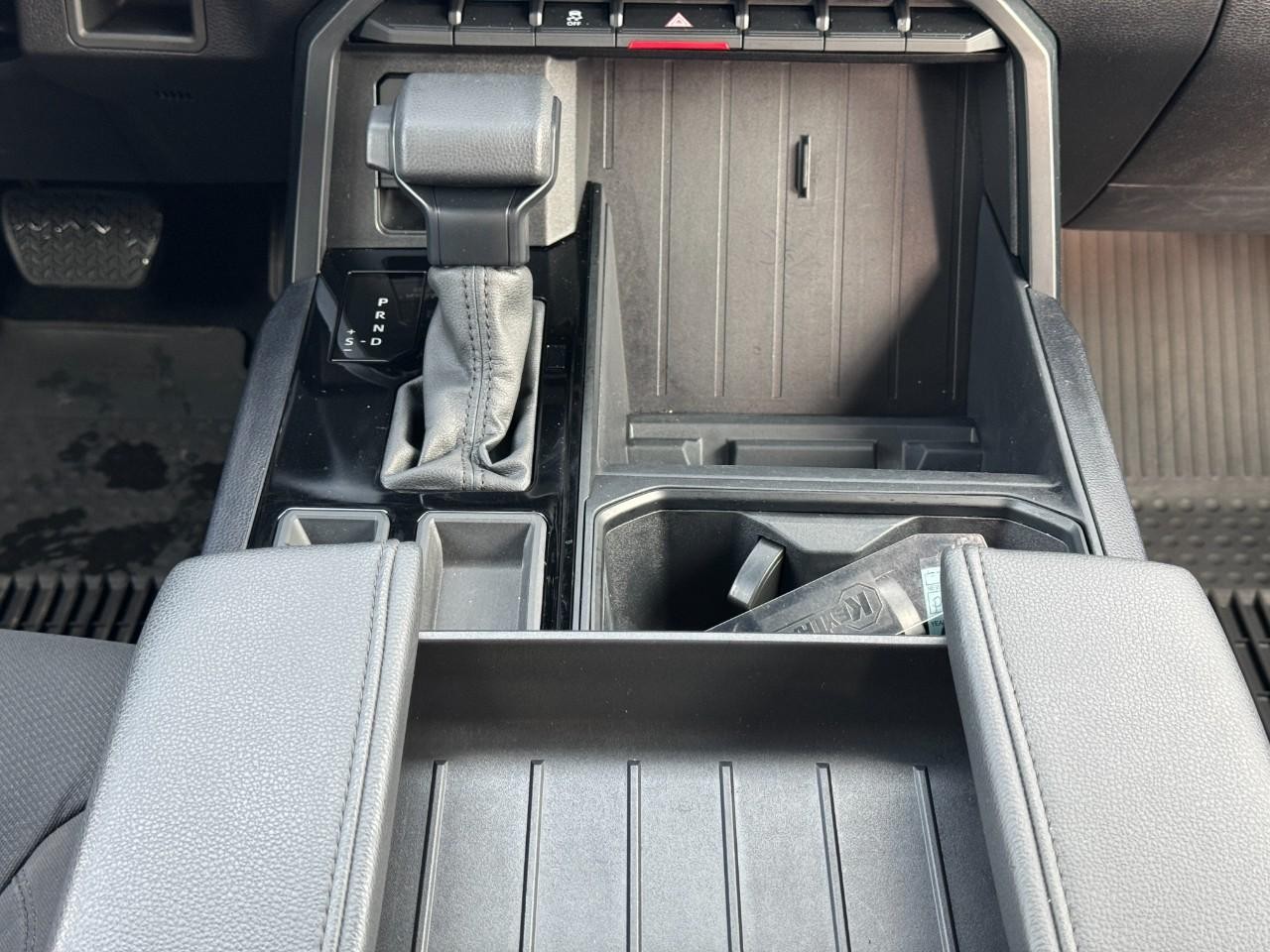 Toyota Tundra 4WD Vehicle Full-screen Gallery Image 17