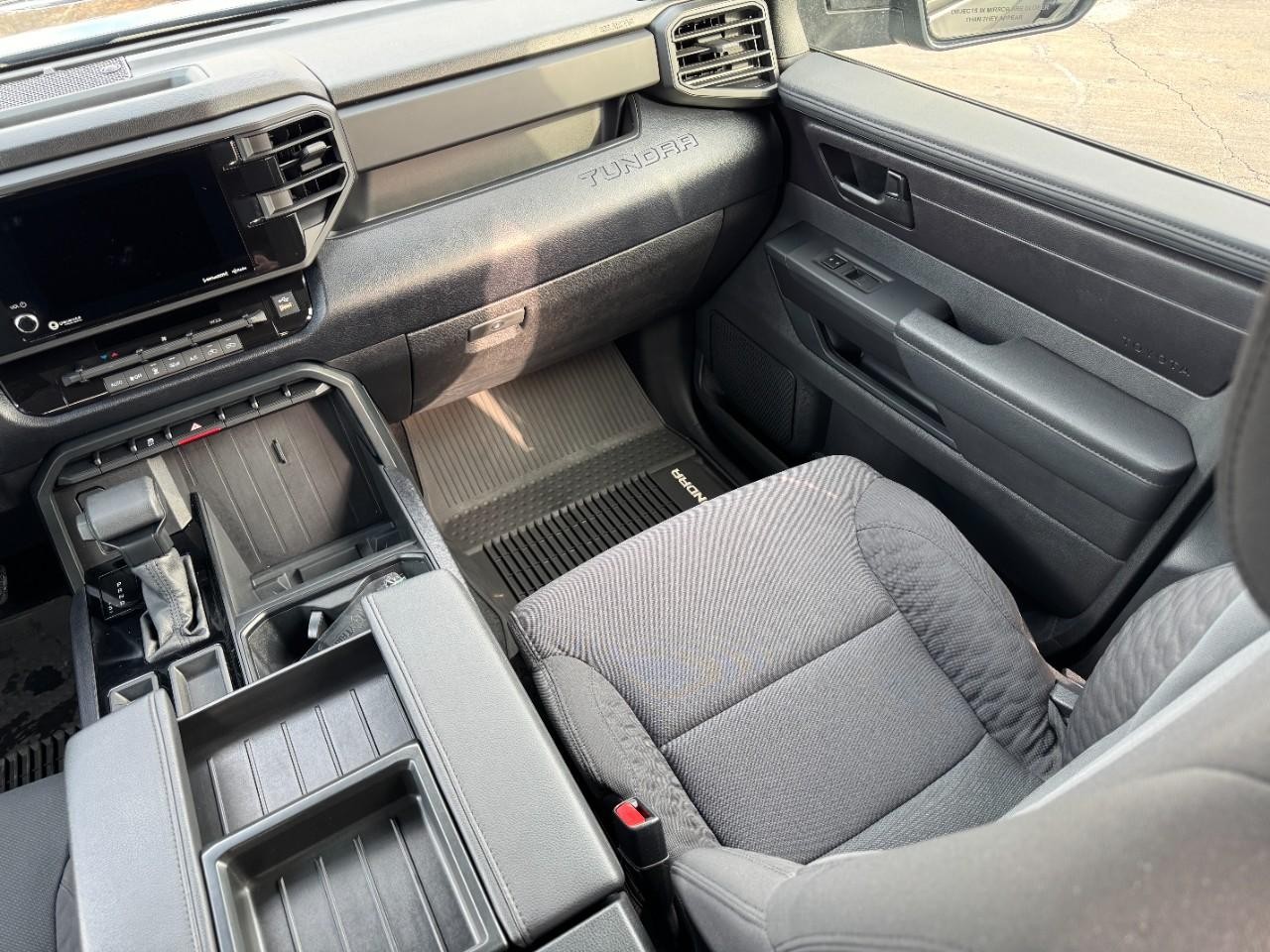 Toyota Tundra 4WD Vehicle Full-screen Gallery Image 18