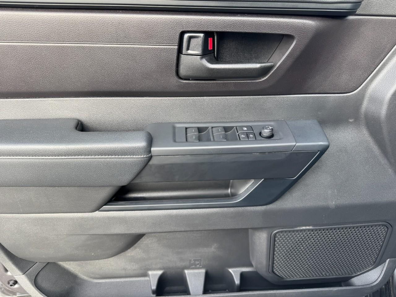 Toyota Tundra 4WD Vehicle Full-screen Gallery Image 19