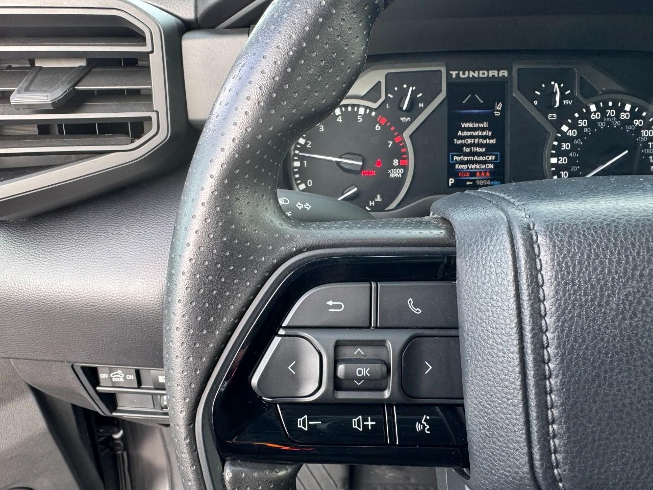 Toyota Tundra 4WD Vehicle Full-screen Gallery Image 21