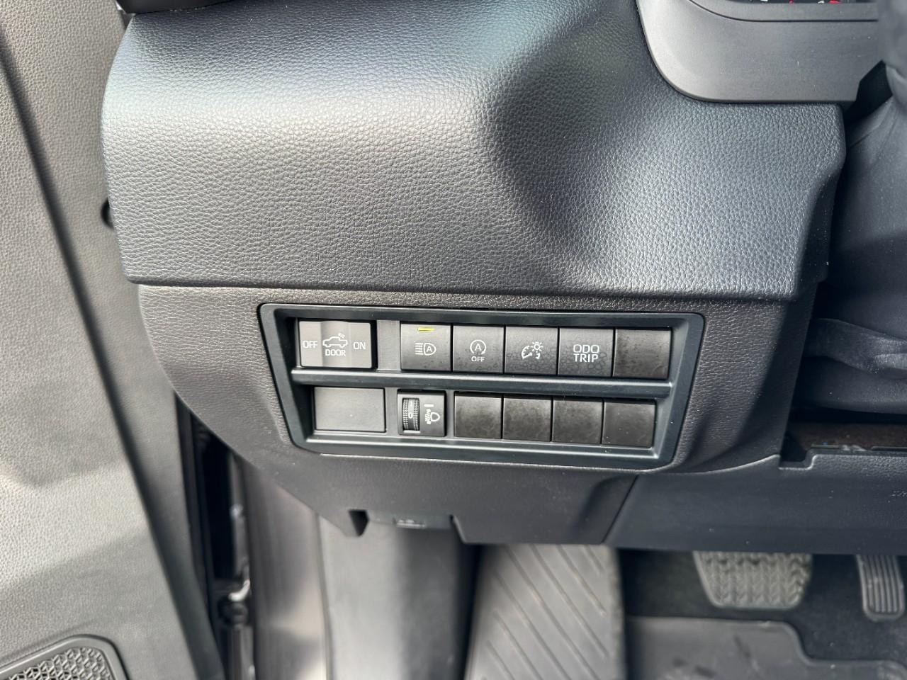 Toyota Tundra 4WD Vehicle Full-screen Gallery Image 23