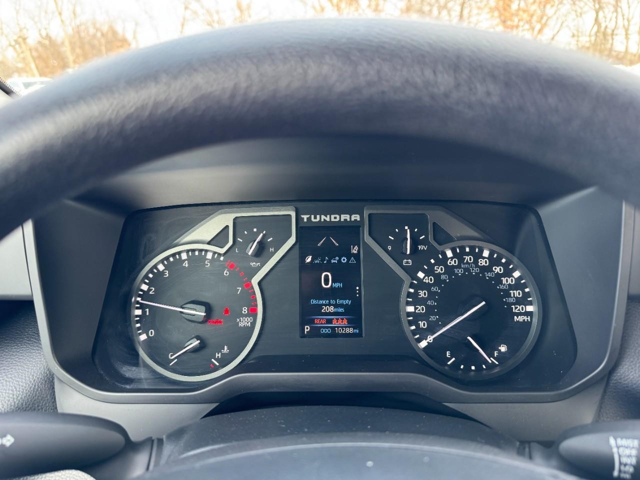 Toyota Tundra 4WD Vehicle Full-screen Gallery Image 24