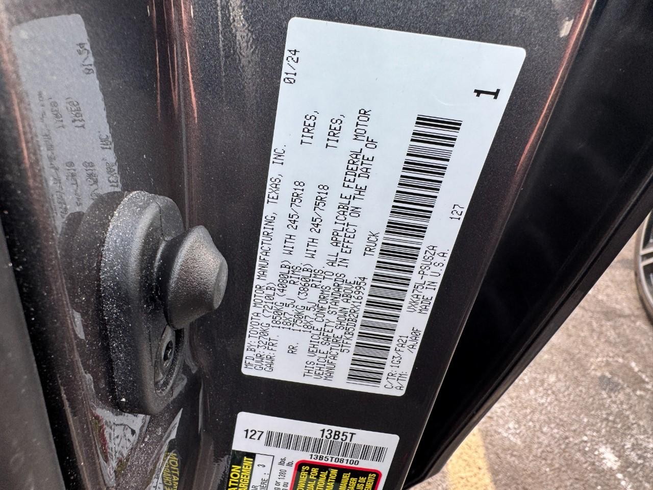 Toyota Tundra 4WD Vehicle Full-screen Gallery Image 27