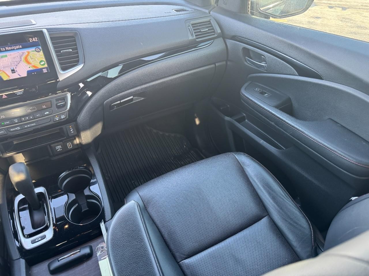 Honda Ridgeline Vehicle Full-screen Gallery Image 15