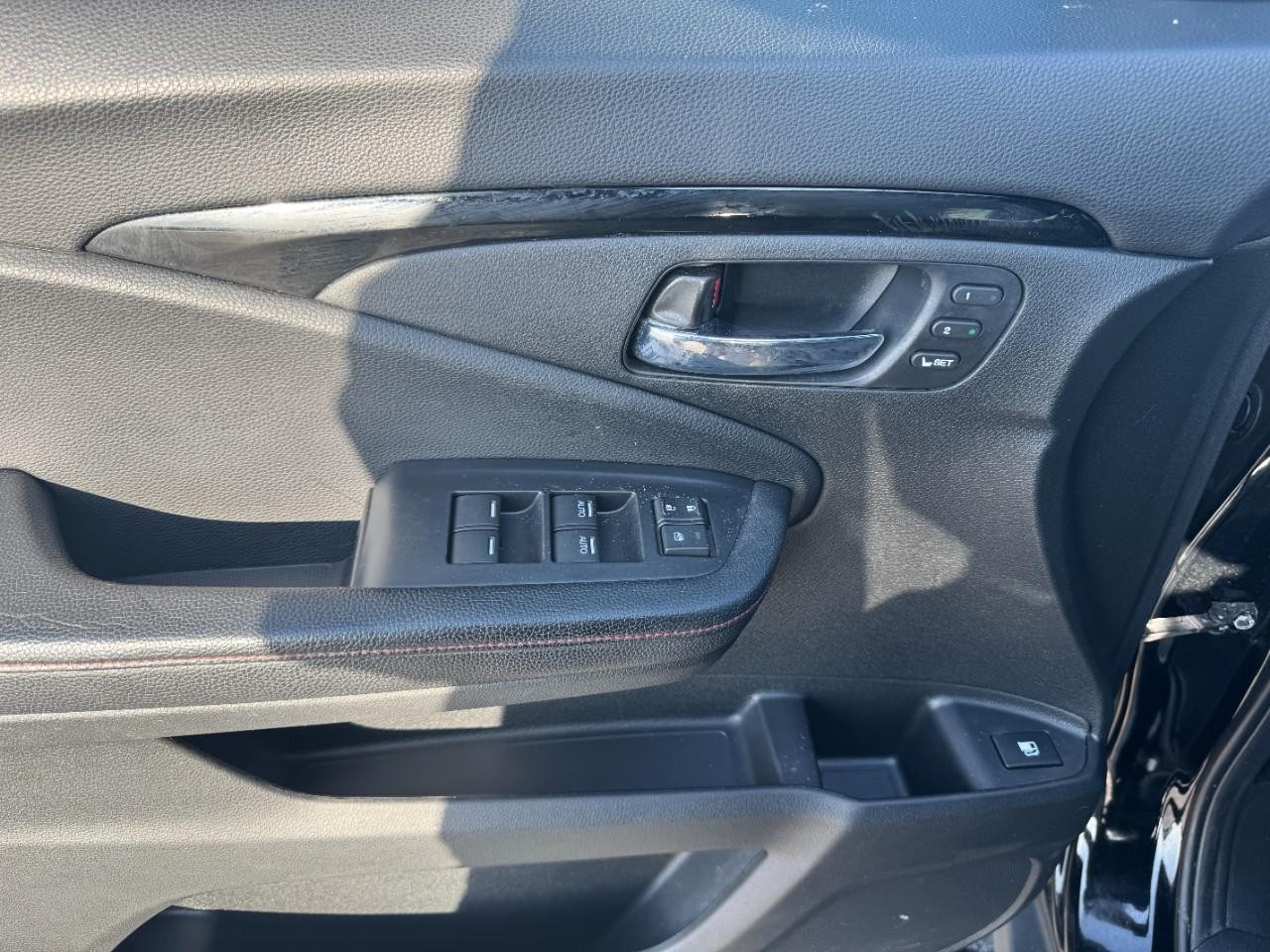 Honda Ridgeline Vehicle Full-screen Gallery Image 17