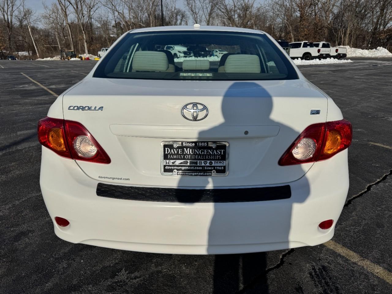 Toyota Corolla Vehicle Full-screen Gallery Image 04