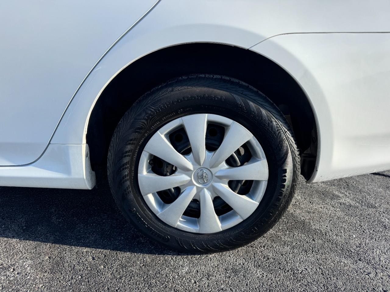 Toyota Corolla Vehicle Full-screen Gallery Image 07