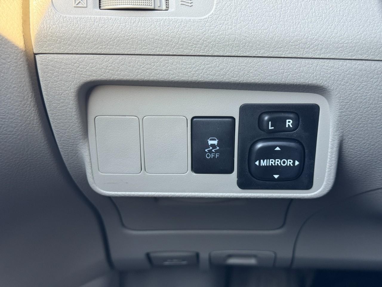 Toyota Corolla Vehicle Full-screen Gallery Image 16