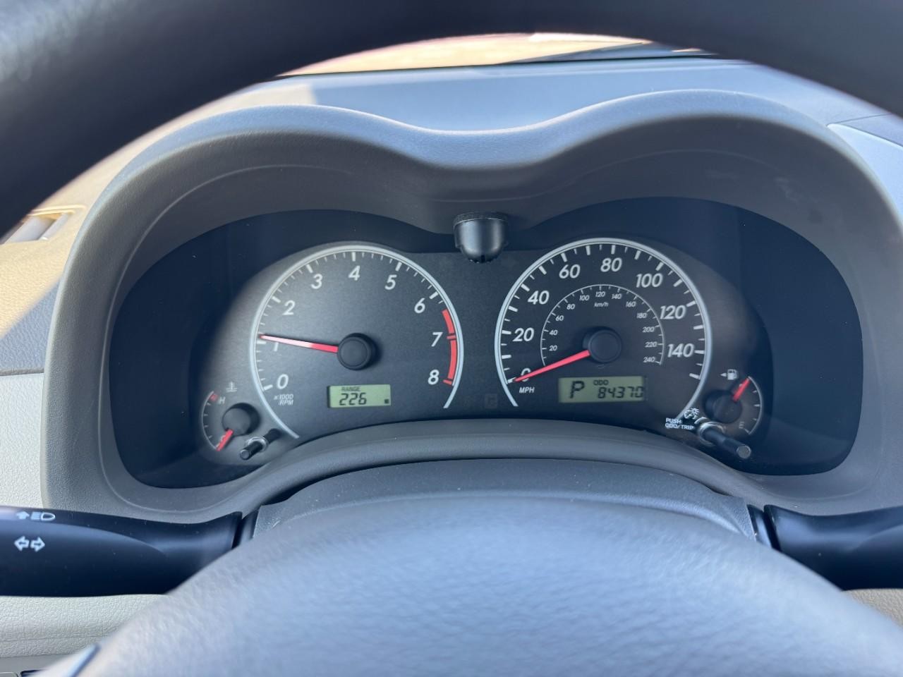 Toyota Corolla Vehicle Full-screen Gallery Image 17