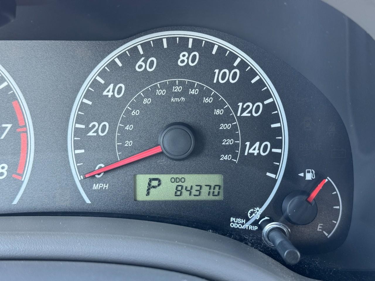 Toyota Corolla Vehicle Full-screen Gallery Image 18