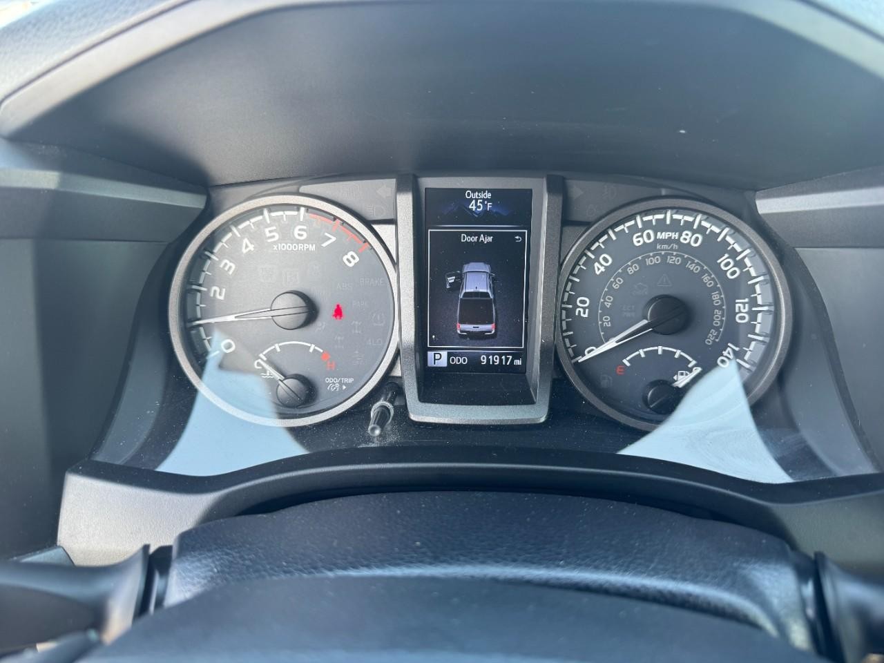 Toyota Tacoma Vehicle Full-screen Gallery Image 19