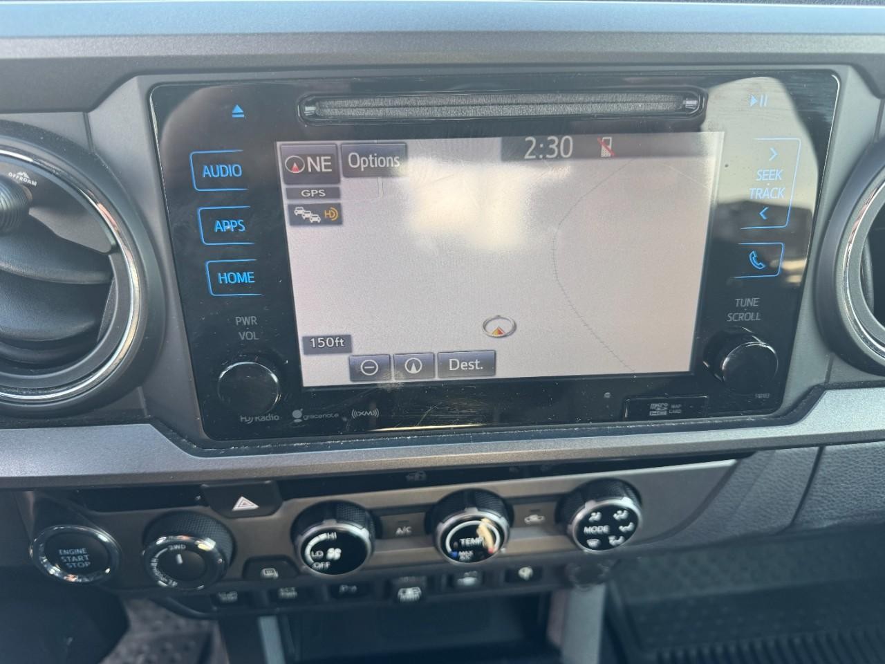 Toyota Tacoma Vehicle Full-screen Gallery Image 20