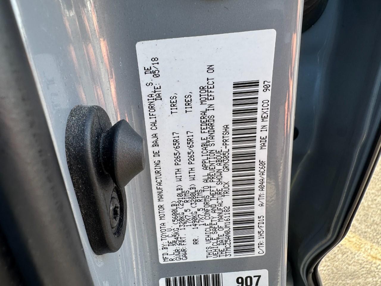 Toyota Tacoma Vehicle Full-screen Gallery Image 22