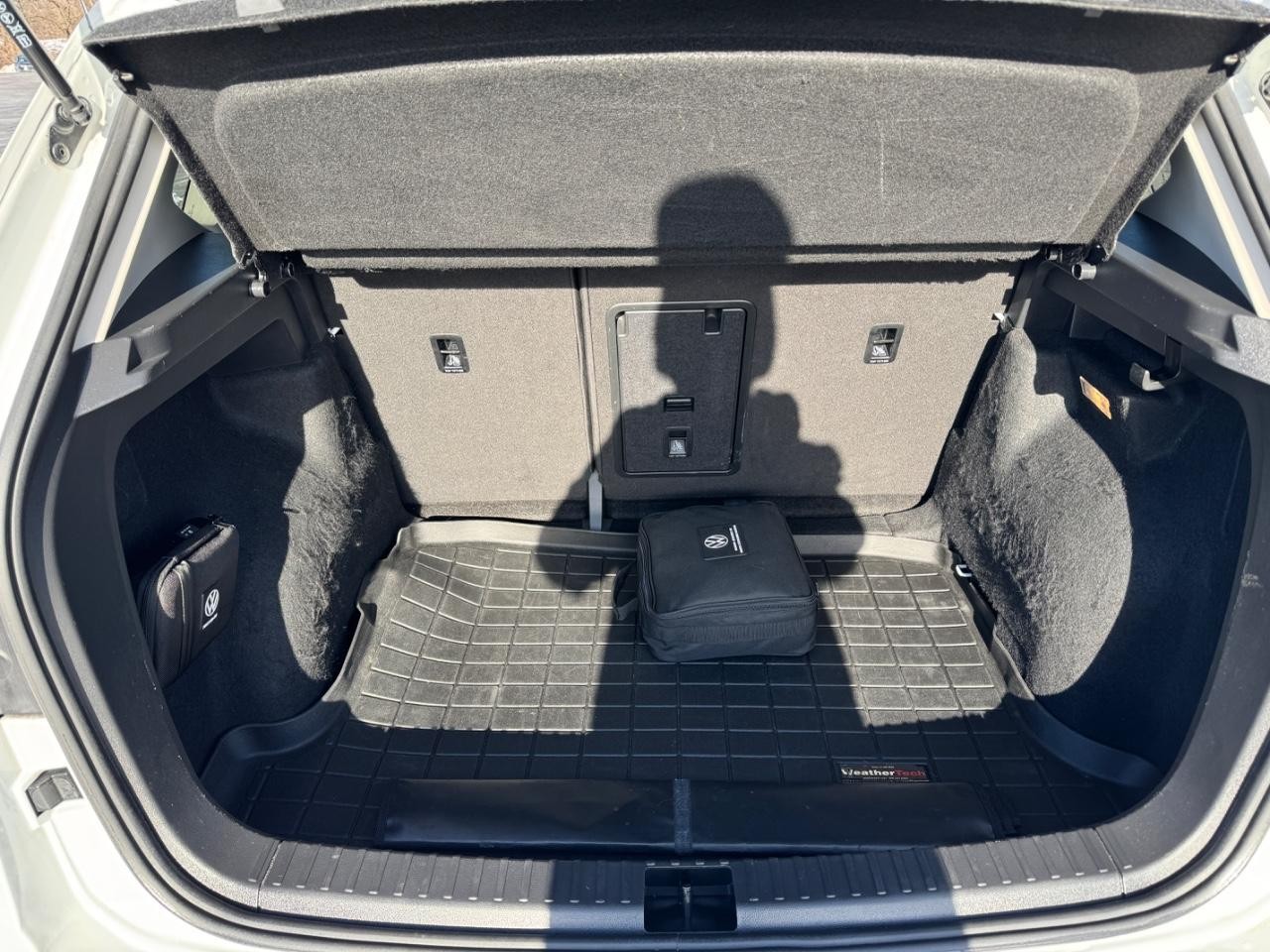 Volkswagen Taos Vehicle Full-screen Gallery Image 04