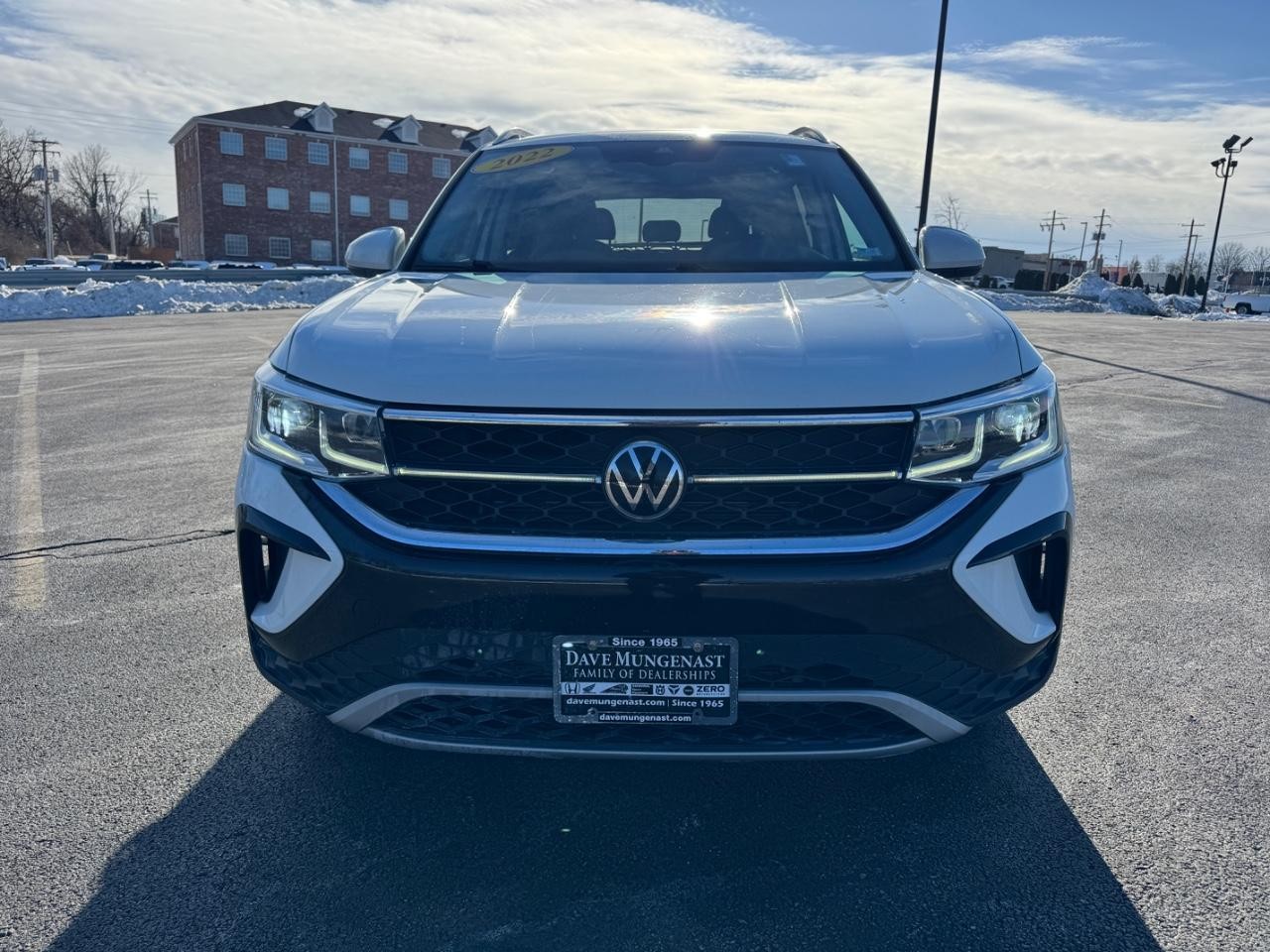 Volkswagen Taos Vehicle Full-screen Gallery Image 09