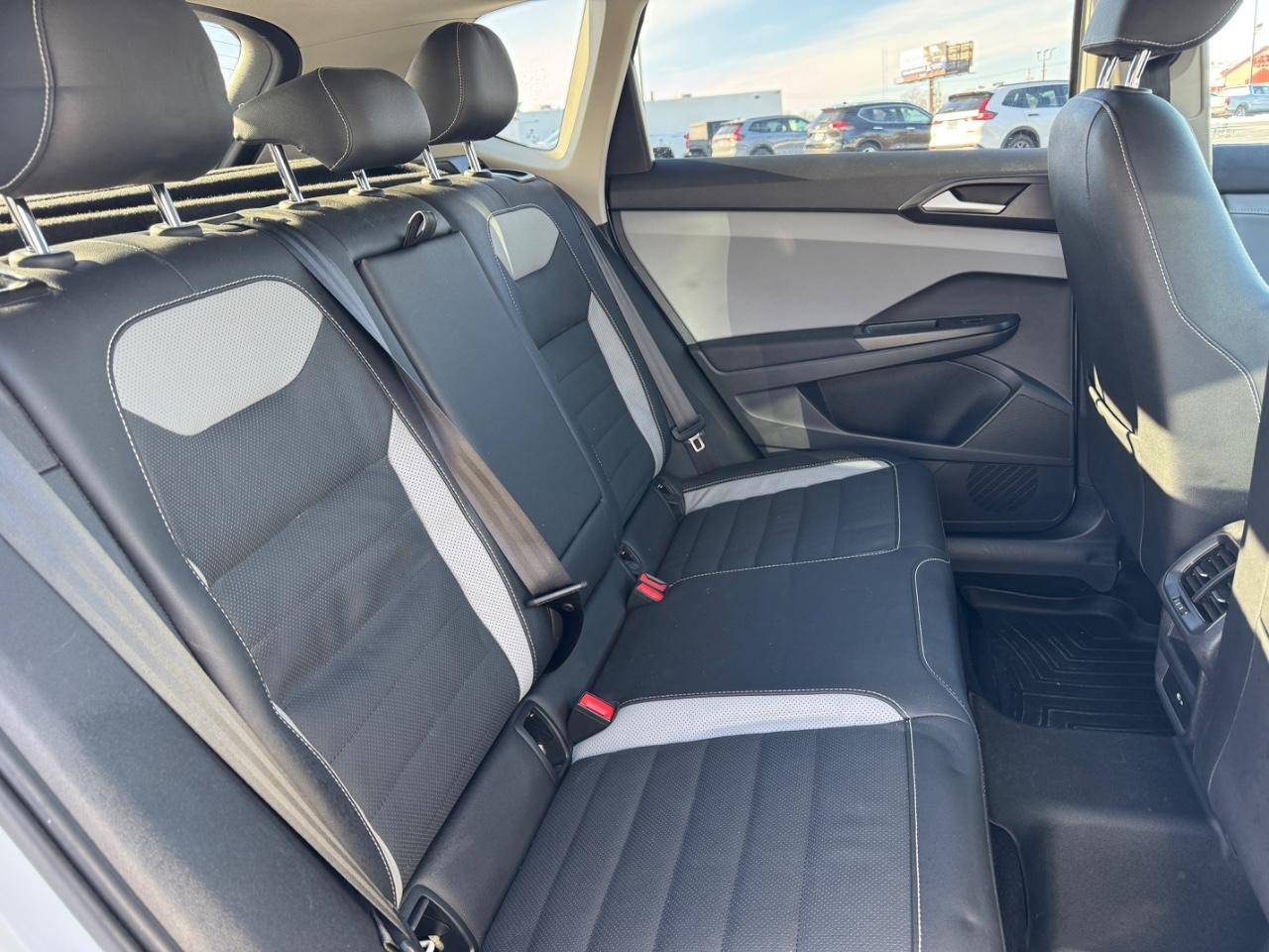 Volkswagen Taos Vehicle Full-screen Gallery Image 10