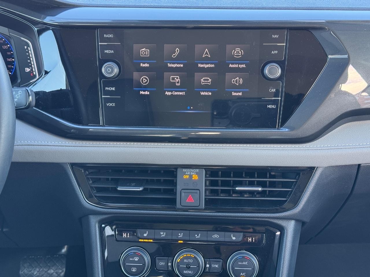 Volkswagen Taos Vehicle Full-screen Gallery Image 13