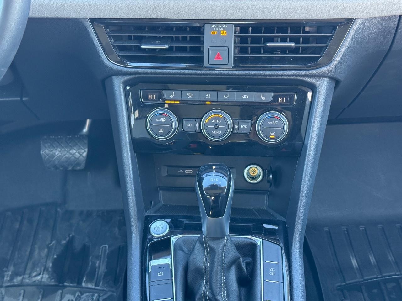 Volkswagen Taos Vehicle Full-screen Gallery Image 14