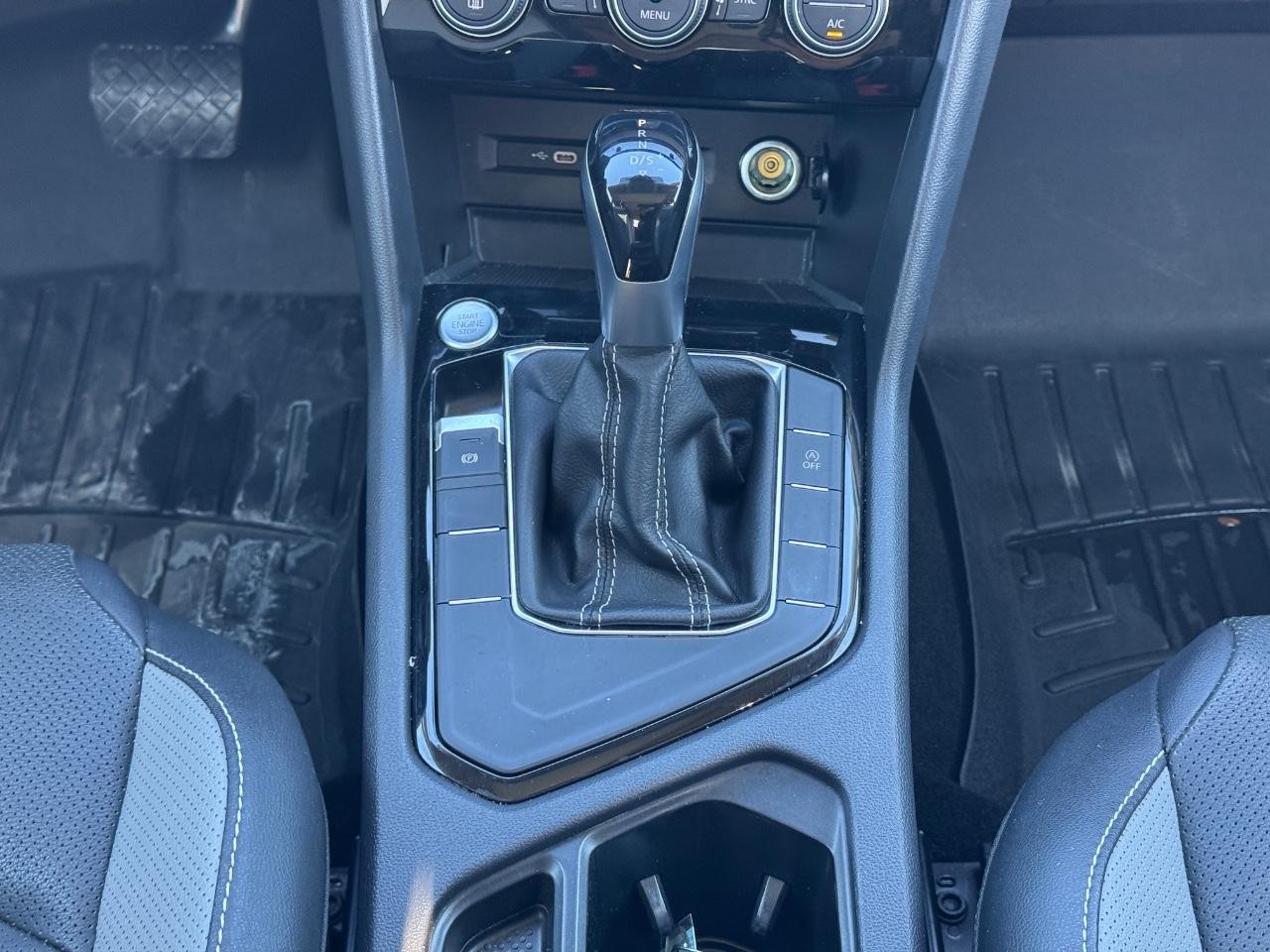 Volkswagen Taos Vehicle Full-screen Gallery Image 15