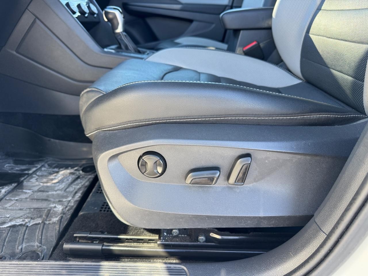 Volkswagen Taos Vehicle Full-screen Gallery Image 17