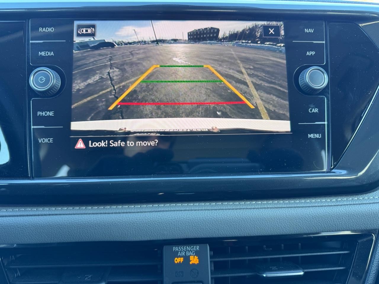 Volkswagen Taos Vehicle Full-screen Gallery Image 23