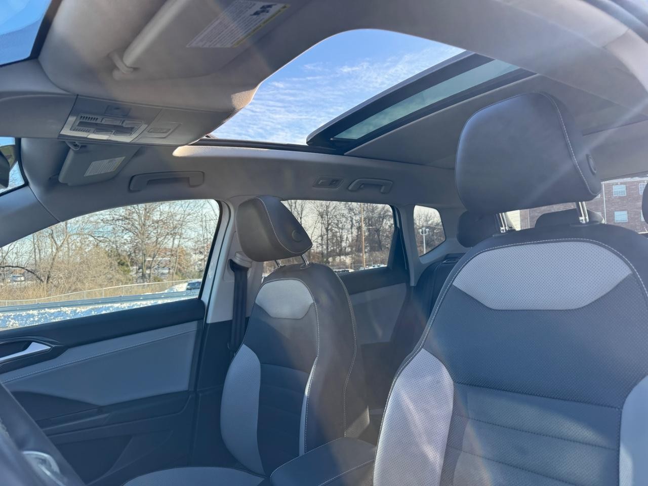 Volkswagen Taos Vehicle Full-screen Gallery Image 27