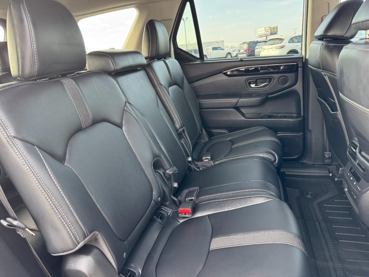 Honda Pilot Vehicle Full-screen Gallery Image 11