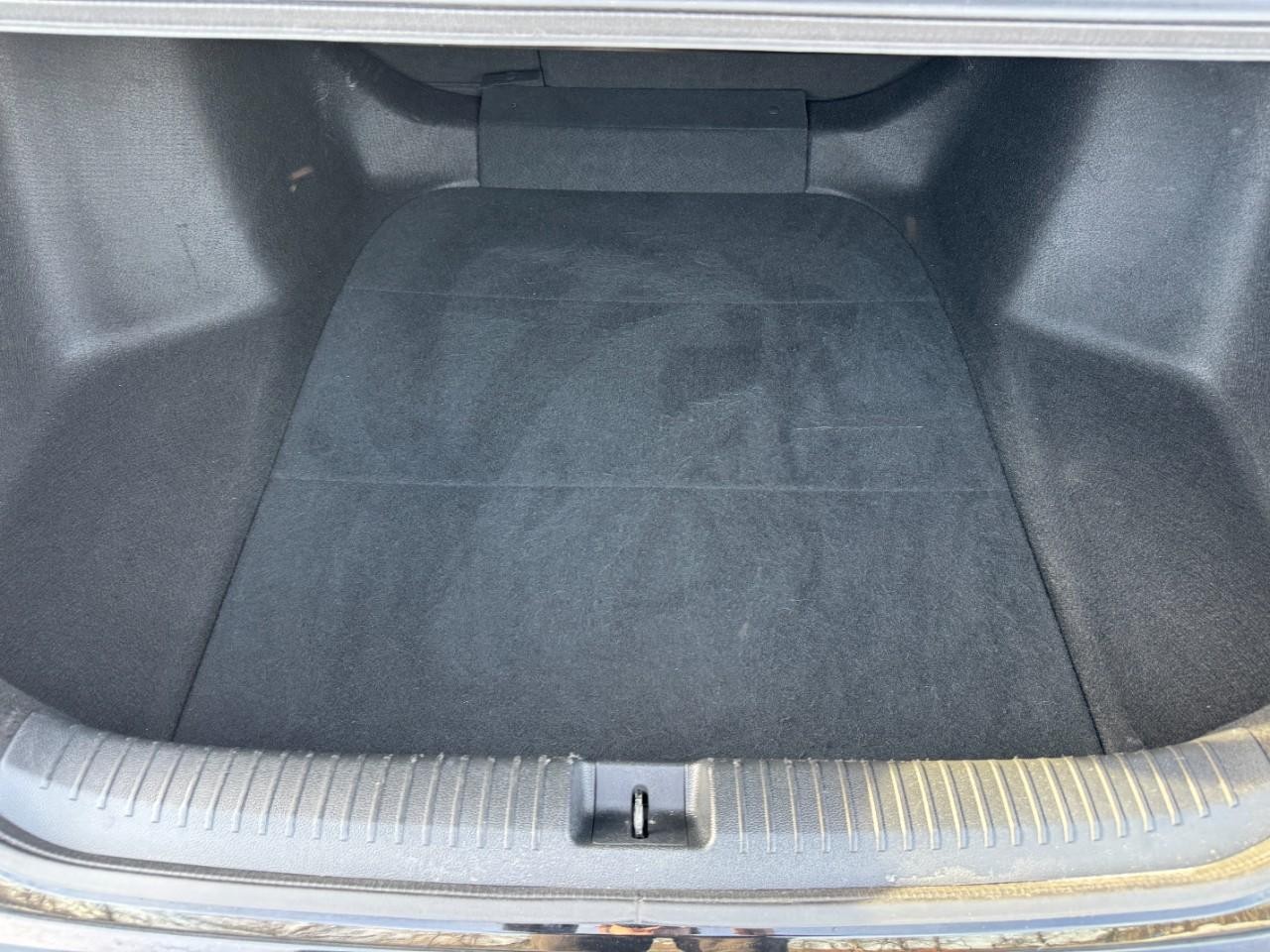 Honda Accord Hybrid Vehicle Full-screen Gallery Image 04