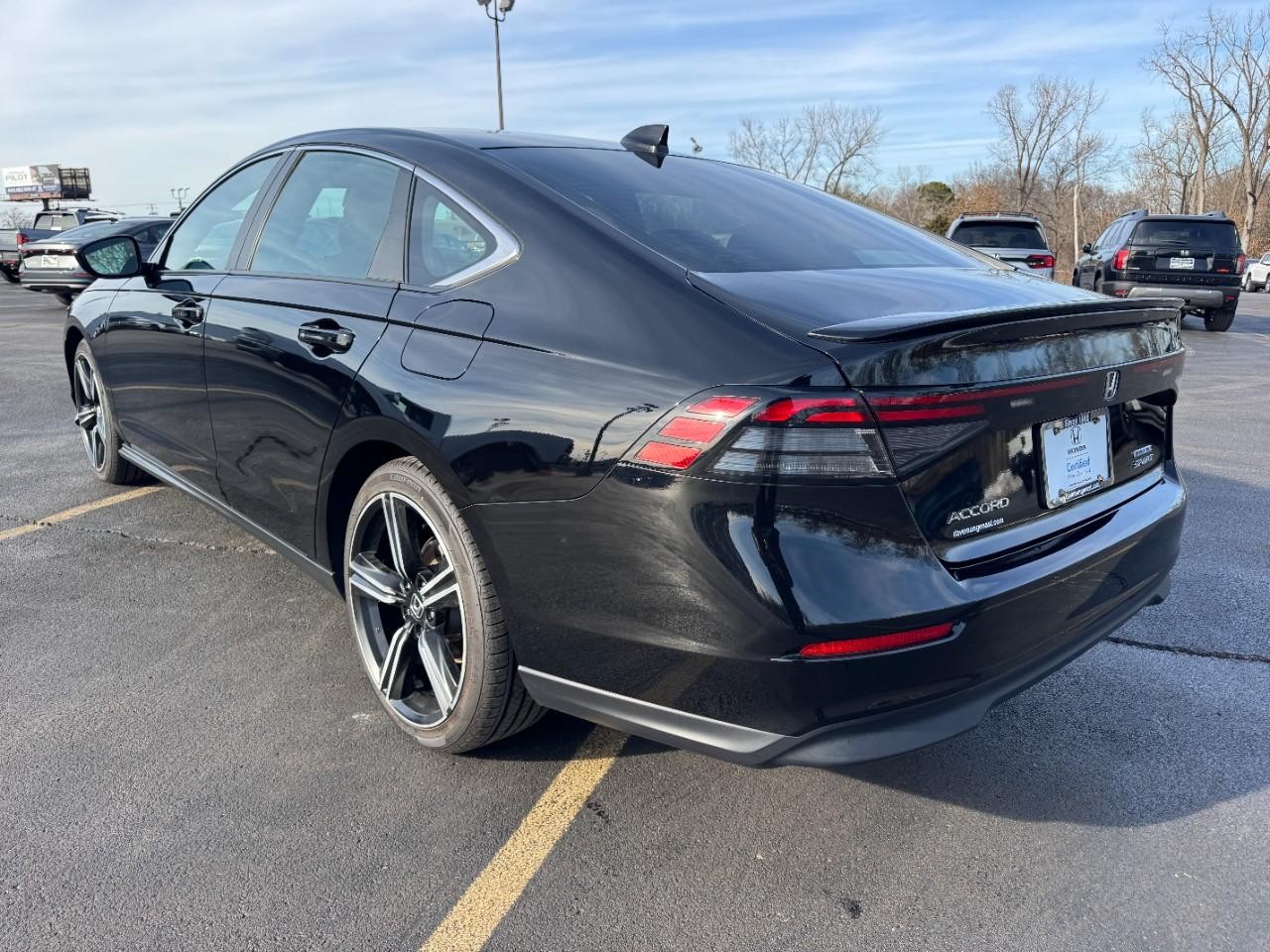 Honda Accord Hybrid Vehicle Full-screen Gallery Image 06