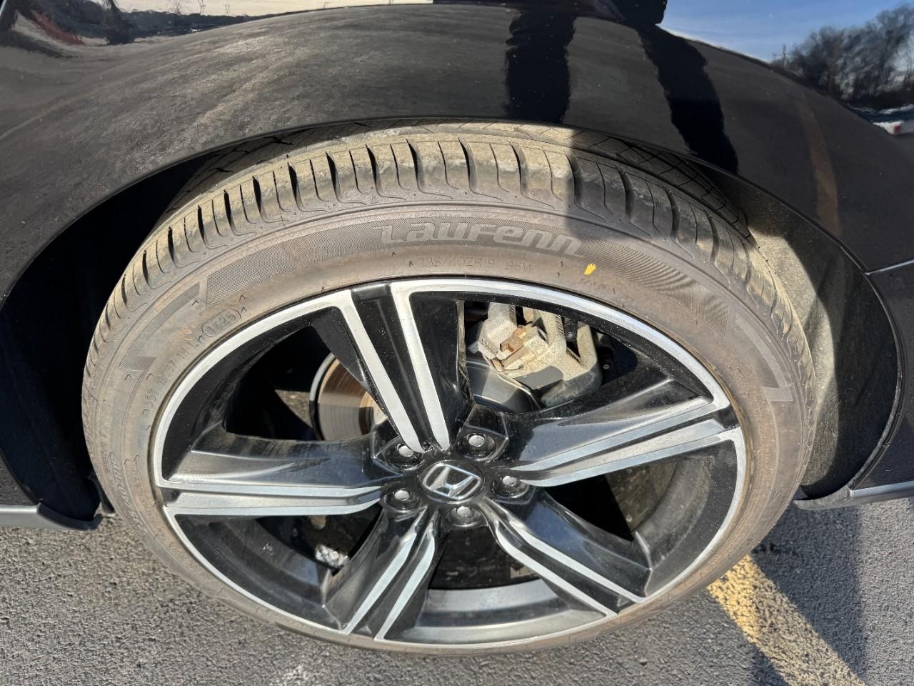 Honda Accord Hybrid Vehicle Full-screen Gallery Image 07