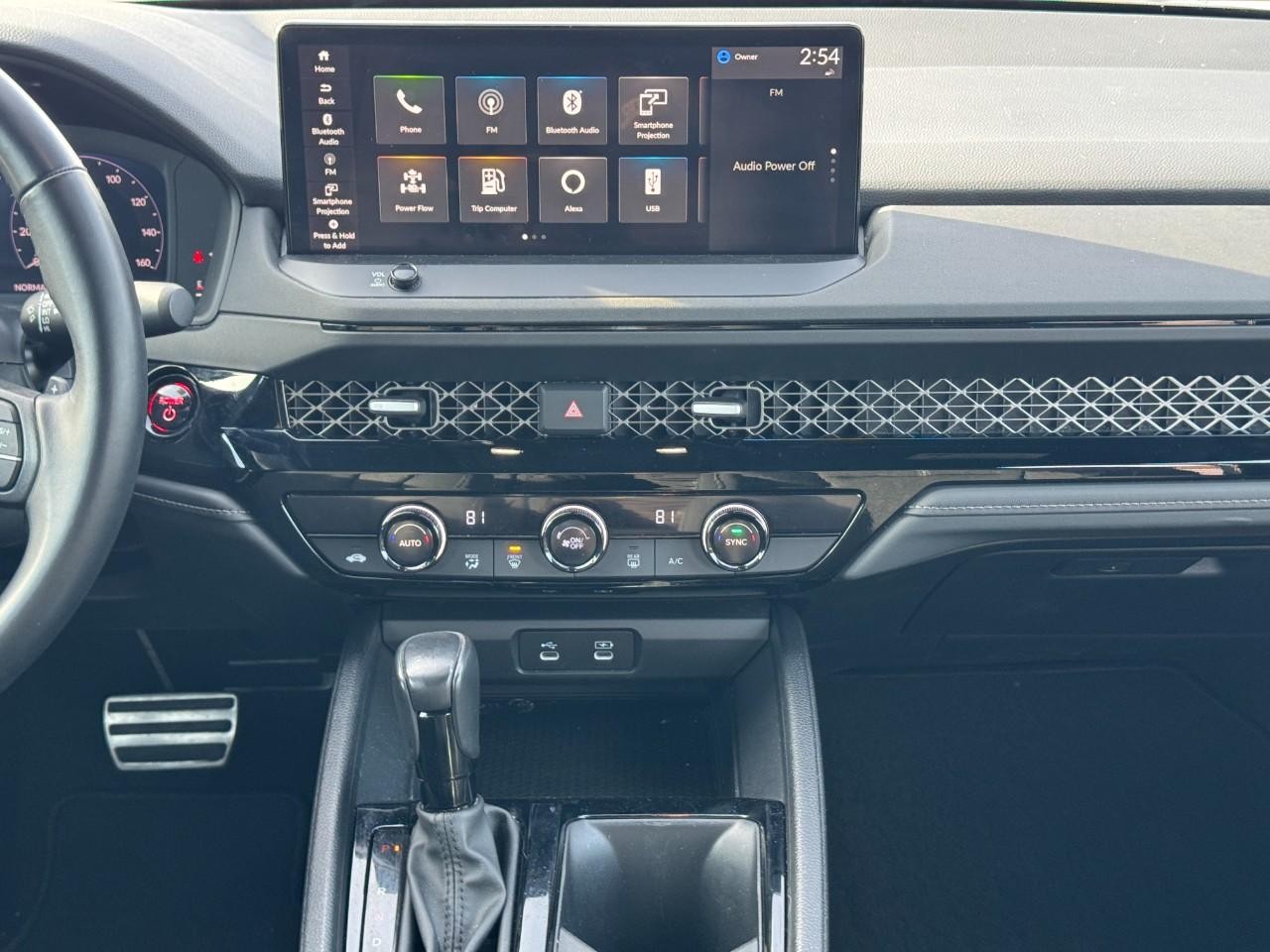 Honda Accord Hybrid Vehicle Full-screen Gallery Image 13