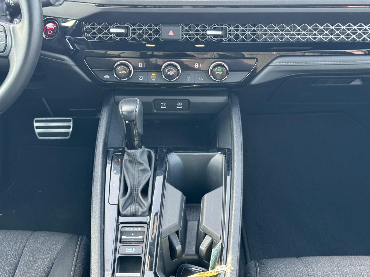 Honda Accord Hybrid Vehicle Full-screen Gallery Image 14