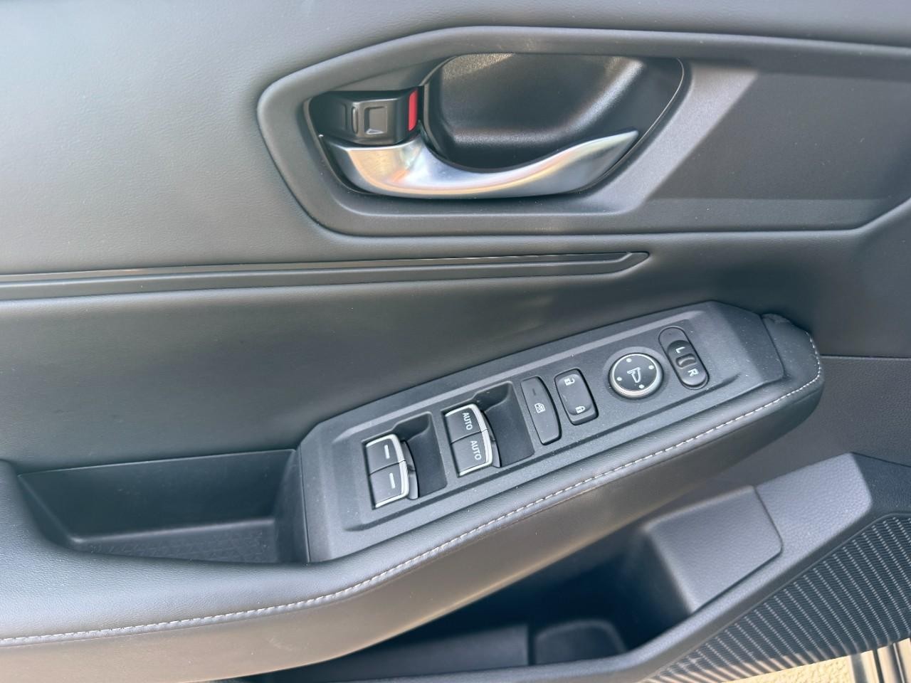 Honda Accord Hybrid Vehicle Full-screen Gallery Image 17