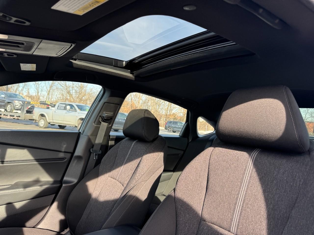 Honda Accord Hybrid Vehicle Full-screen Gallery Image 18