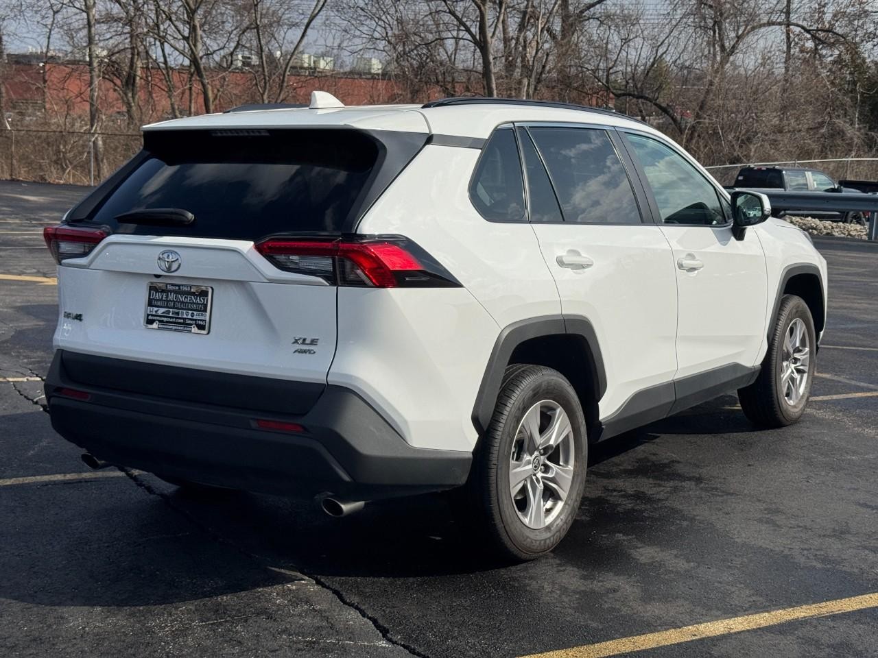 Toyota RAV4 Vehicle Full-screen Gallery Image 03