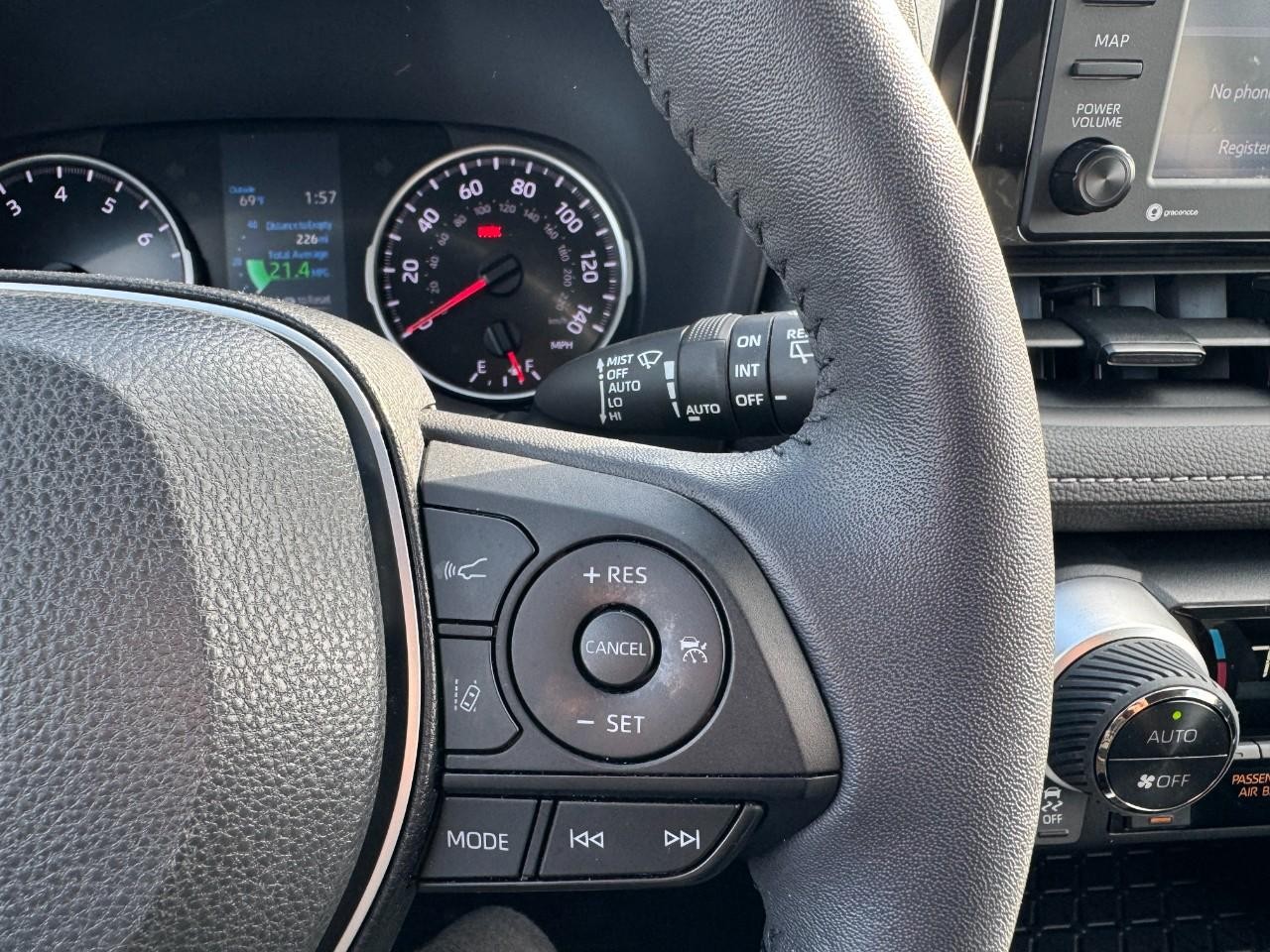 Toyota RAV4 Vehicle Full-screen Gallery Image 22