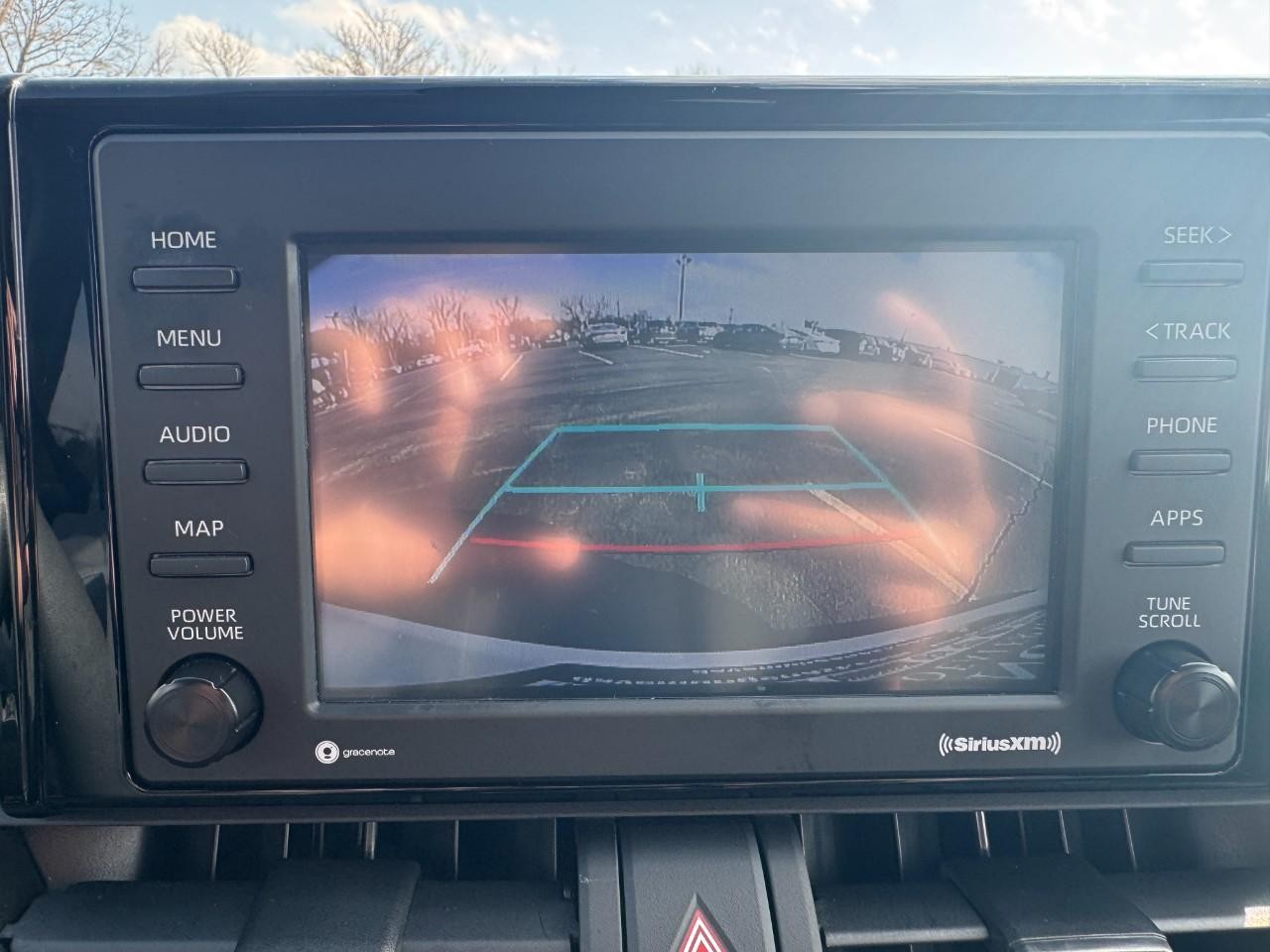 Toyota RAV4 Vehicle Full-screen Gallery Image 27