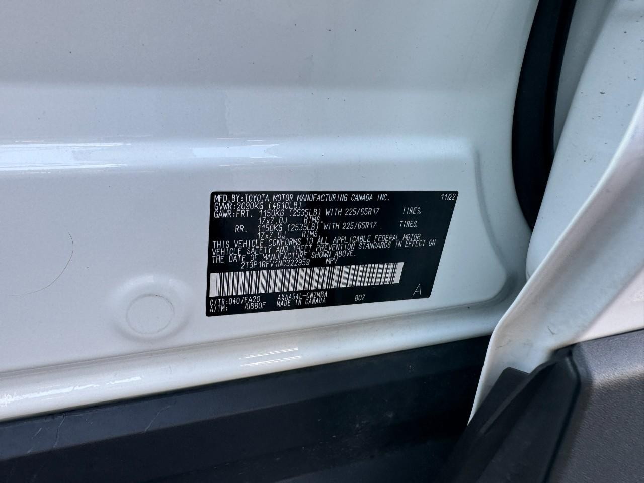 Toyota RAV4 Vehicle Full-screen Gallery Image 29